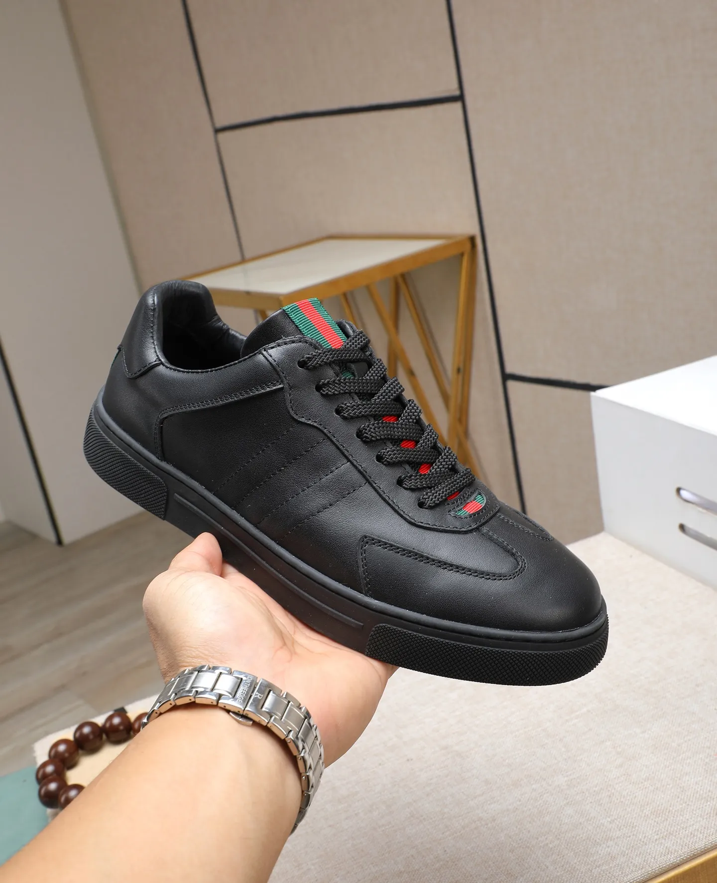 Men's shoes 💰420 GUCCI🔍🔍The latest model is available at the counter simultaneously. Original calfskin imported from Italy, genuine leather lining, (high-end, extravagant and classy) with exquisite workmanship. Sole: Original sole provided by the original factory. ⚠Exclusive double-layer movable molded sole is super comfortable⚠. Photographed in real life. 🎬The real thing is better. 🔍🔍"High quality·Follow the order" code number 38-44